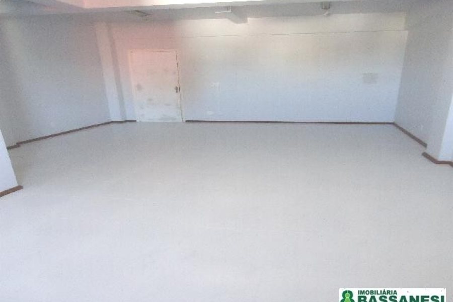 Sala com 40m², no bairro Centro em Caxias do Sul para Comprar