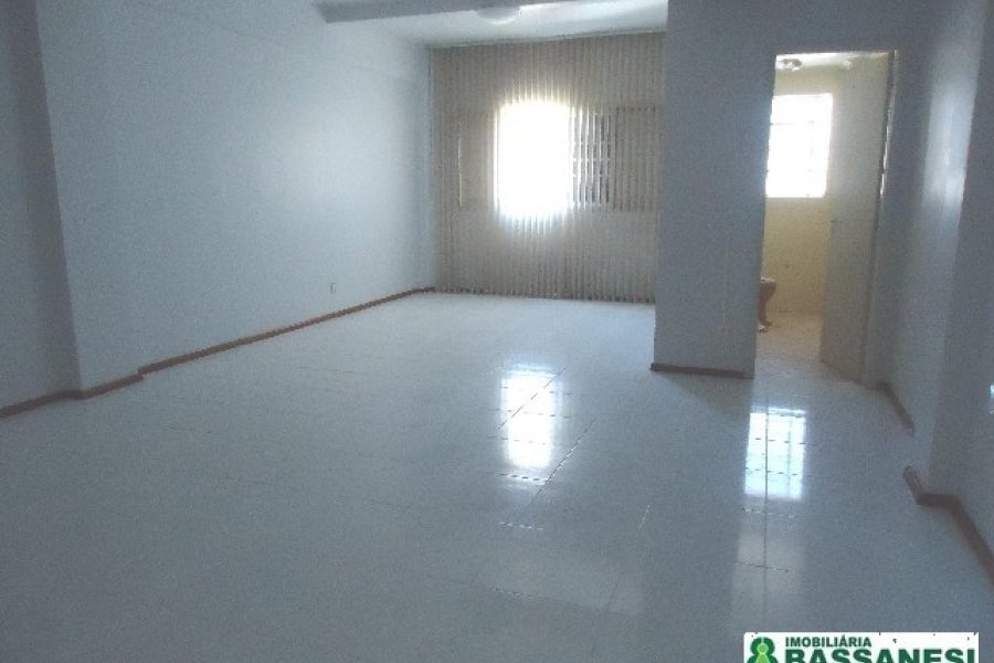 Sala com 40m², no bairro Centro em Caxias do Sul para Comprar