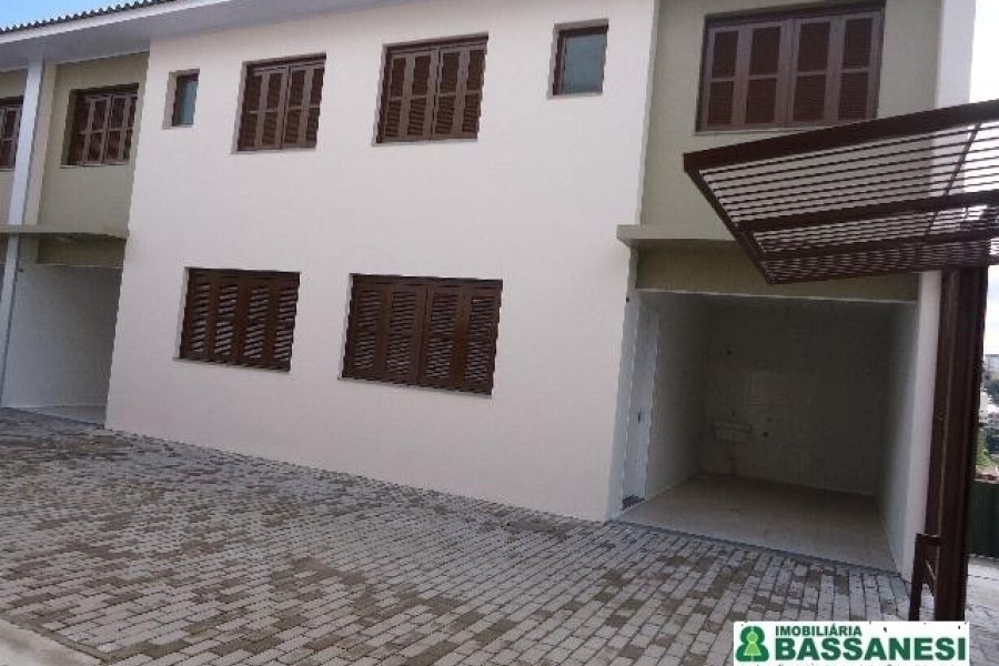 Sobrado, 2 dormitórios, 1 vaga, no bairro Kayser em Caxias do Sul para Alugar