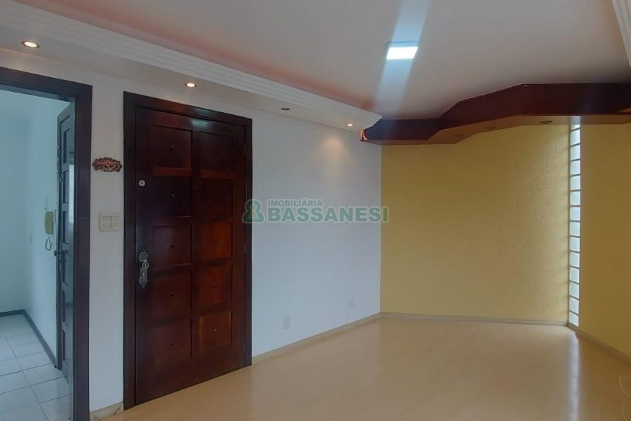 Apartamento com 77m², 2 dormitórios, 1 vaga, no bairro São Leopoldo em Caxias do Sul para Alugar