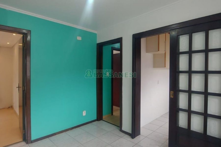 Apartamento com 77m², 2 dormitórios, 1 vaga, no bairro São Leopoldo em Caxias do Sul para Alugar