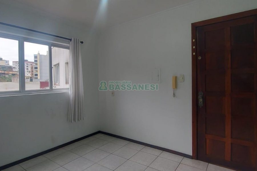 Apartamento com 77m², 2 dormitórios, 1 vaga, no bairro São Leopoldo em Caxias do Sul para Alugar