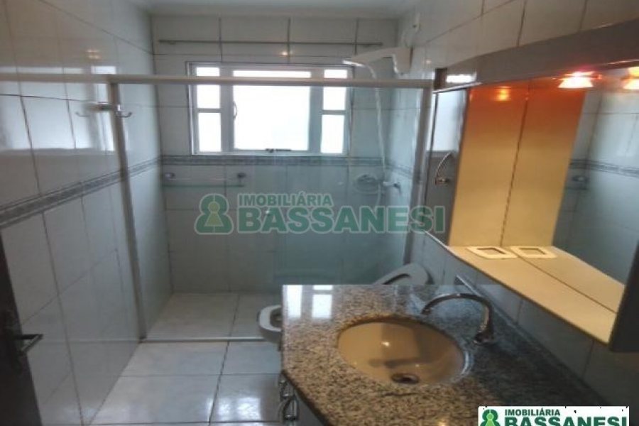 Apartamento com 77m², 2 dormitórios, 1 vaga, no bairro São Leopoldo em Caxias do Sul para Alugar