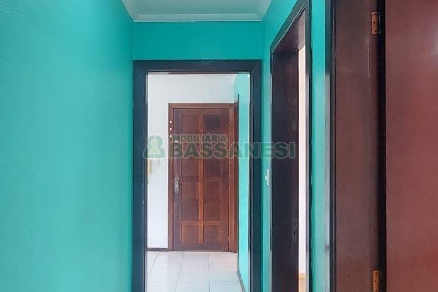 Apartamento com 77m², 2 dormitórios, 1 vaga, no bairro São Leopoldo em Caxias do Sul para Alugar