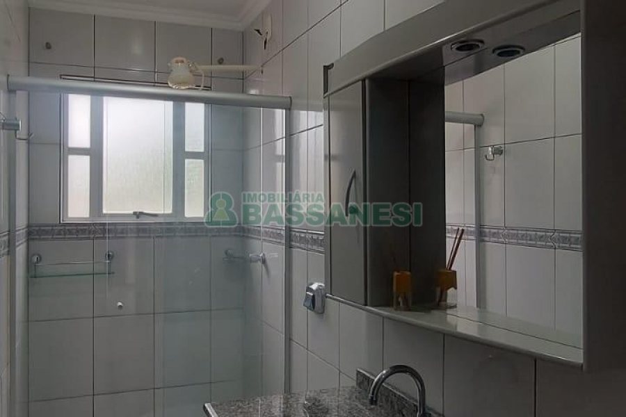 Apartamento com 77m², 2 dormitórios, 1 vaga, no bairro São Leopoldo em Caxias do Sul para Alugar