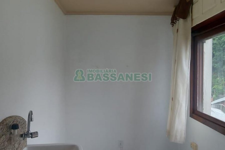 Apartamento com 77m², 2 dormitórios, 1 vaga, no bairro São Leopoldo em Caxias do Sul para Alugar