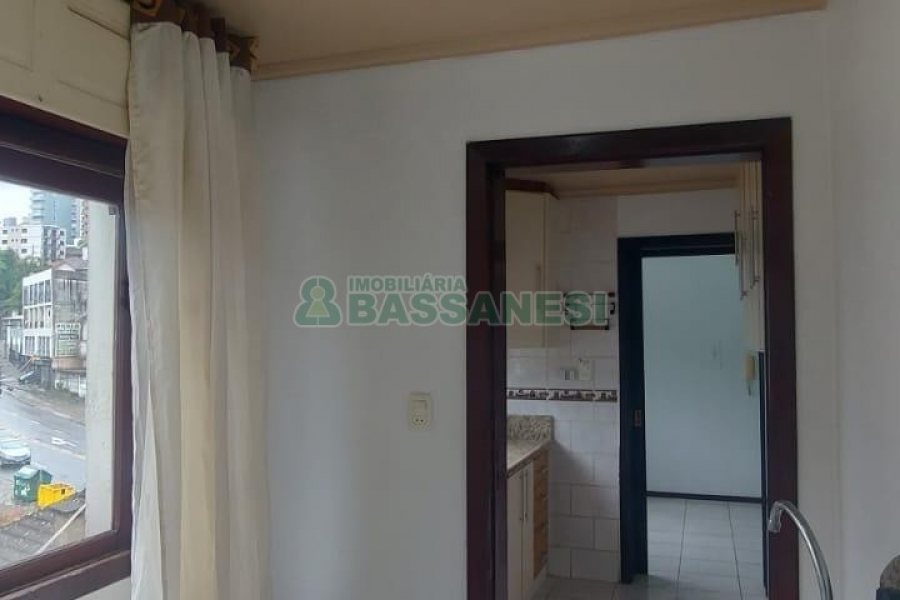 Apartamento com 77m², 2 dormitórios, 1 vaga, no bairro São Leopoldo em Caxias do Sul para Alugar