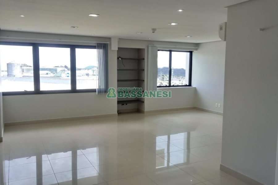 Sala com 48m², 1 vaga, no bairro Villagio Iguatemi em Caxias do Sul para Comprar