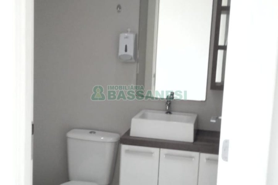 Sala com 48m², 1 vaga, no bairro Villagio Iguatemi em Caxias do Sul para Comprar