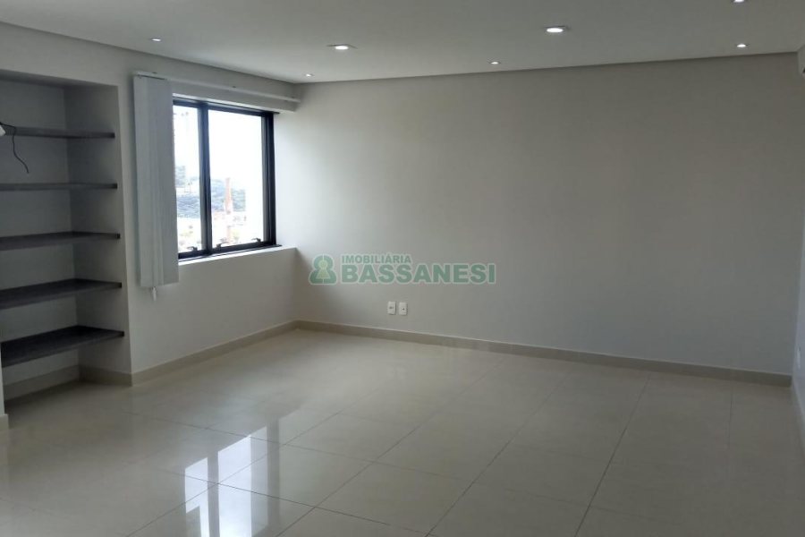 Sala com 48m², 1 vaga, no bairro Villagio Iguatemi em Caxias do Sul para Comprar