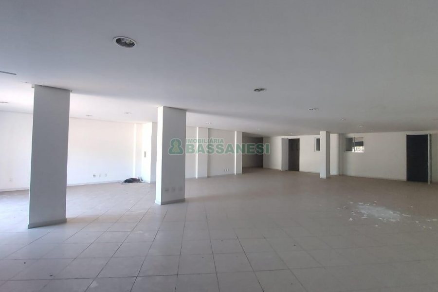 Loja com 225m², no bairro Sagrada Família em Caxias do Sul para Alugar ou Comprar