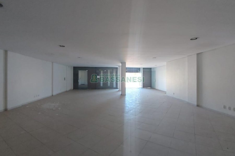 Loja com 225m², no bairro Sagrada Família em Caxias do Sul para Alugar ou Comprar
