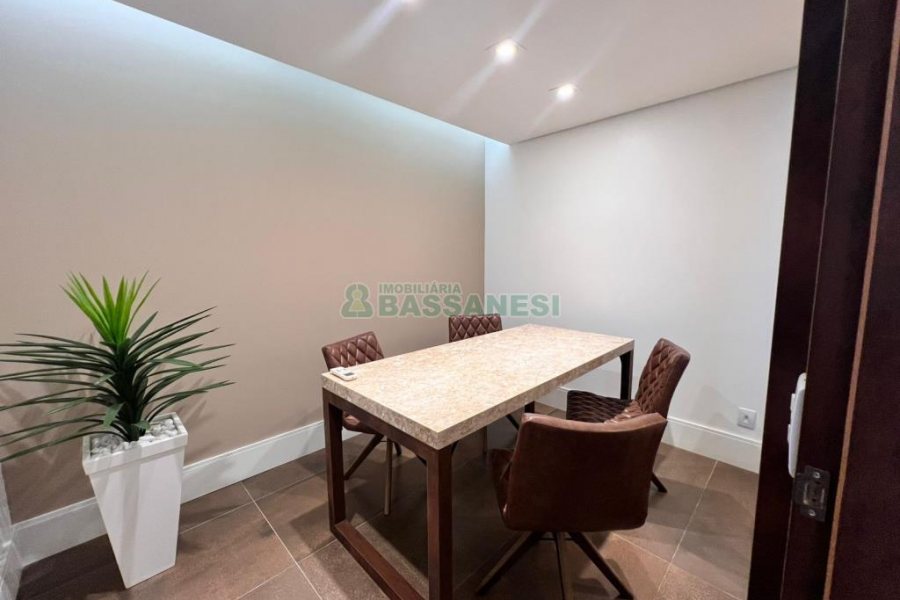 Sala com 76m², 1 vaga, no bairro Pio X em Caxias do Sul para Alugar ou Comprar