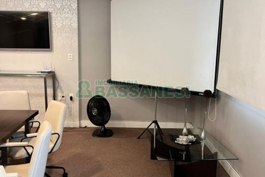 Sala com 76m², 1 vaga, no bairro Pio X em Caxias do Sul para Alugar ou Comprar
