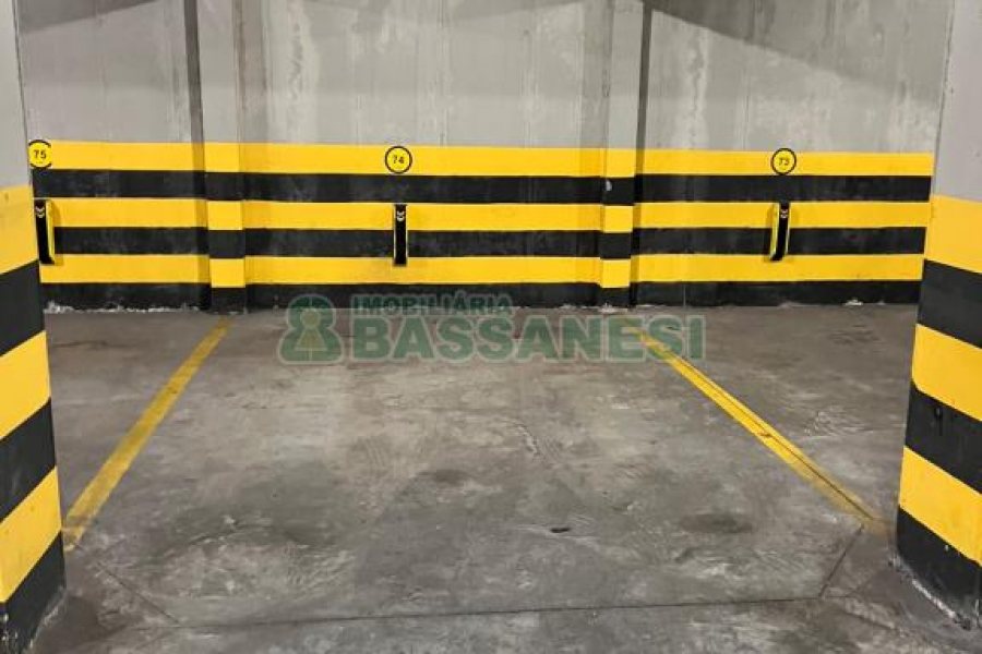 Sala com 76m², 1 vaga, no bairro Pio X em Caxias do Sul para Alugar ou Comprar