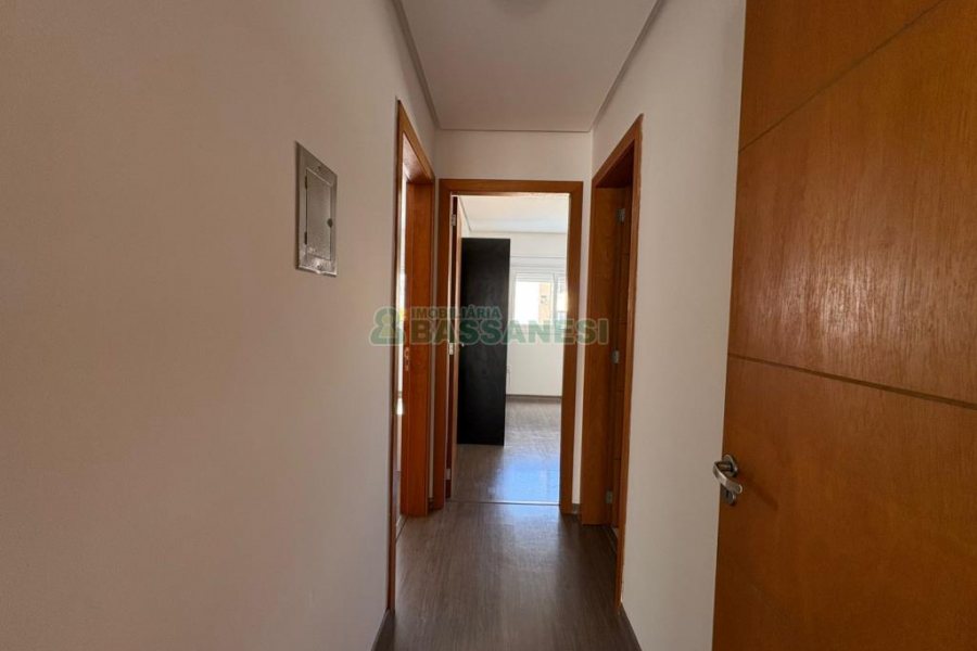 Apartamento com 95m², 2 dormitórios, 2 vagas, no bairro Madureira em Caxias do Sul para Alugar