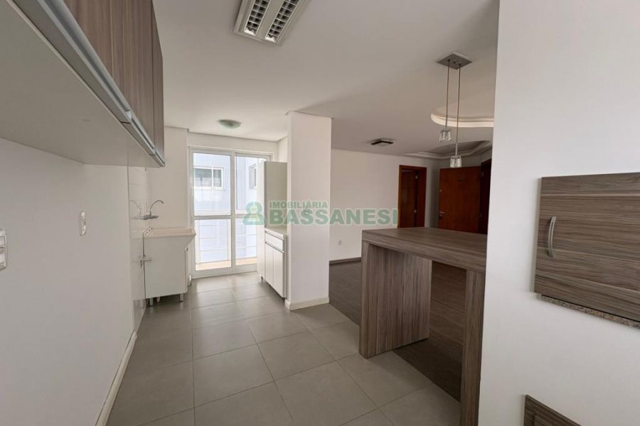 Apartamento com 95m², 2 dormitórios, 2 vagas, no bairro Madureira em Caxias do Sul para Alugar