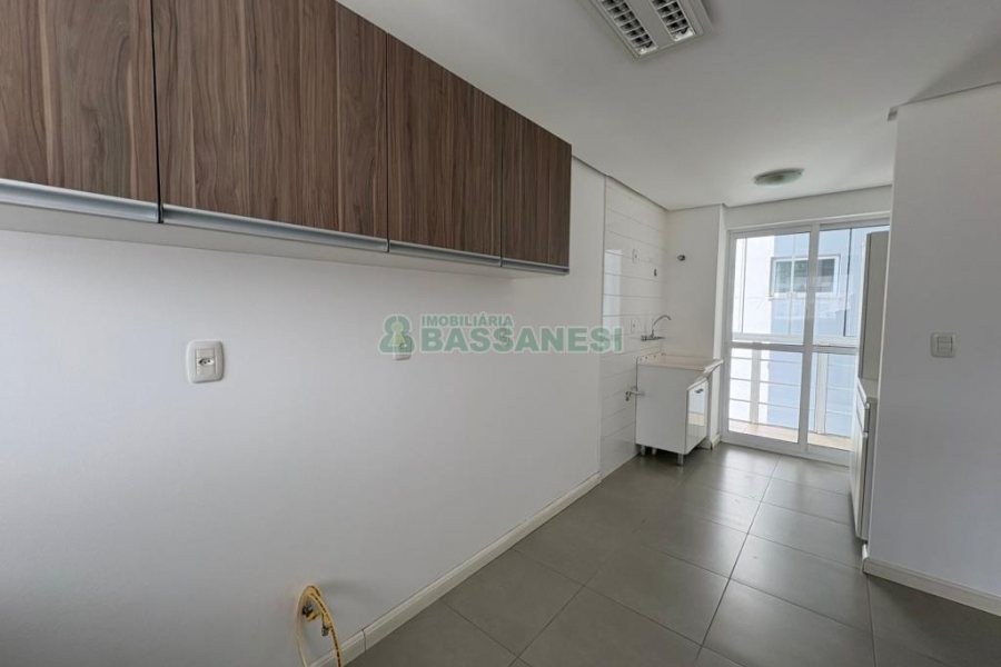 Apartamento com 95m², 2 dormitórios, 2 vagas, no bairro Madureira em Caxias do Sul para Alugar