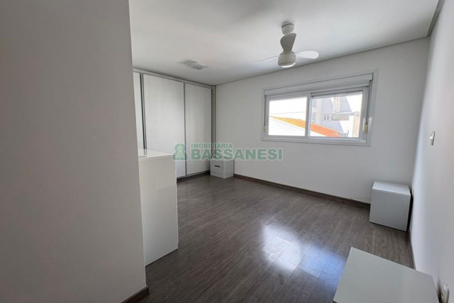 Apartamento com 95m², 2 dormitórios, 2 vagas, no bairro Madureira em Caxias do Sul para Alugar