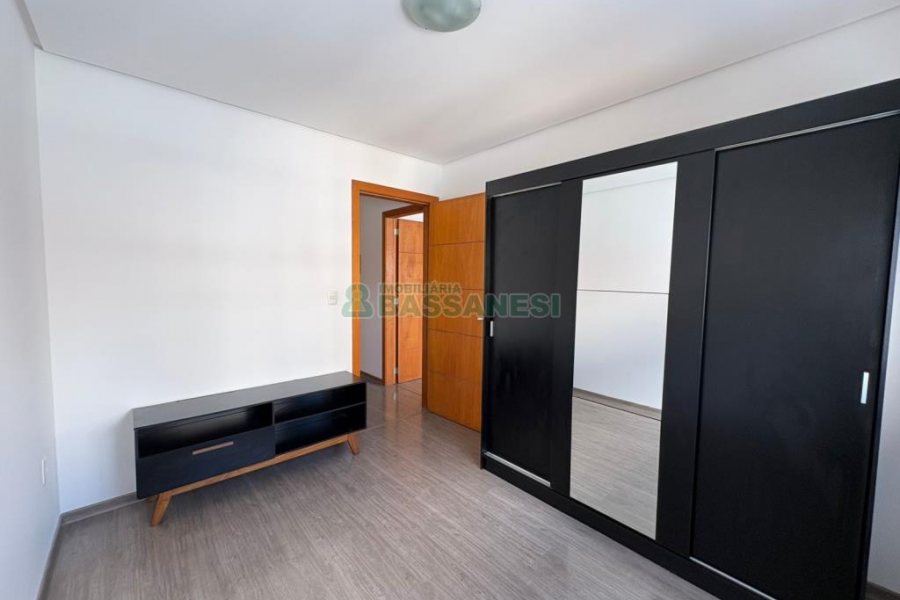 Apartamento com 95m², 2 dormitórios, 2 vagas, no bairro Madureira em Caxias do Sul para Alugar