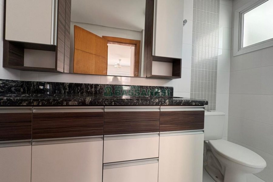 Apartamento com 95m², 2 dormitórios, 2 vagas, no bairro Madureira em Caxias do Sul para Alugar