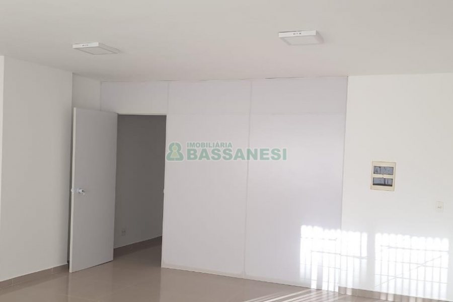 Sala com 44m², 1 vaga, no bairro Pio X em Caxias do Sul para Alugar