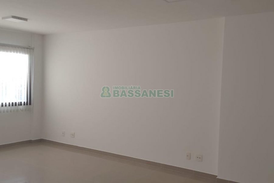 Sala com 44m², 1 vaga, no bairro Pio X em Caxias do Sul para Alugar