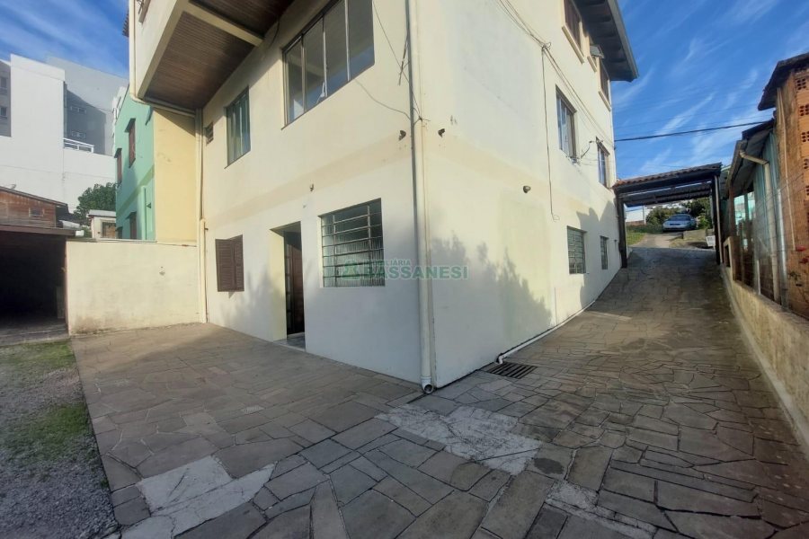 Apartamento com 94m², 3 dormitórios, 2 vagas, no bairro Interlagos em Caxias do Sul para Alugar
