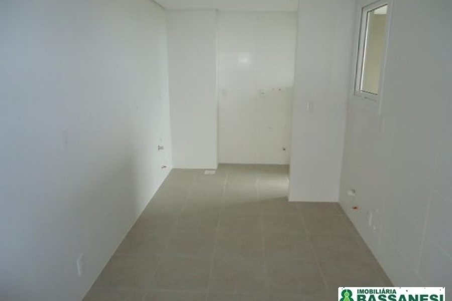 Apartamento com 104m², 3 dormitórios, 2 vagas, no bairro Madureira em Caxias do Sul para Alugar
