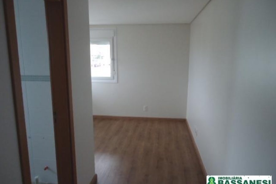 Apartamento com 104m², 3 dormitórios, 2 vagas, no bairro Madureira em Caxias do Sul para Alugar