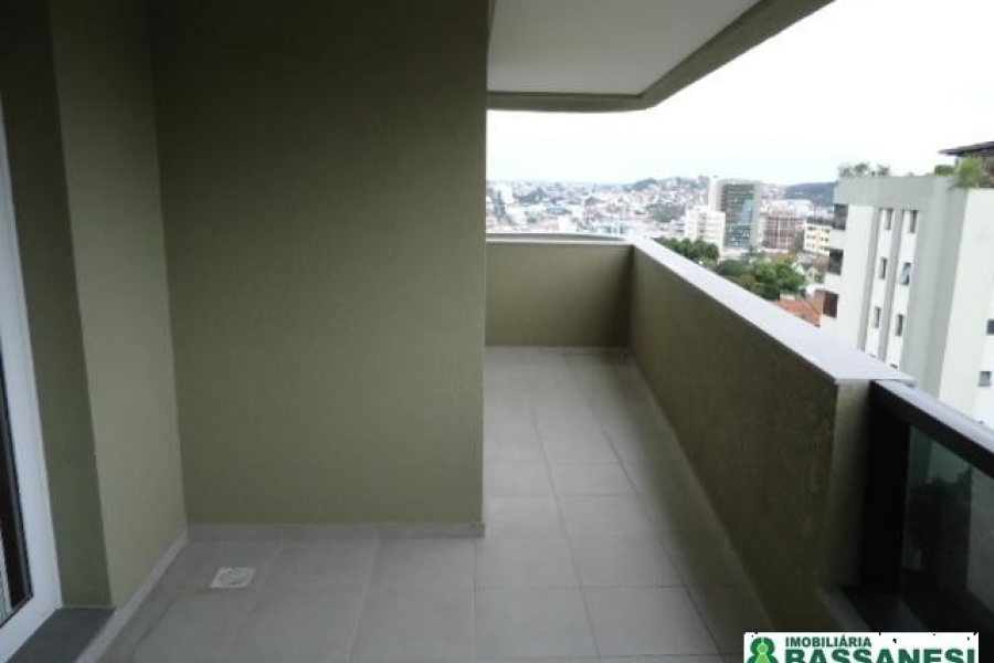 Apartamento com 104m², 3 dormitórios, 2 vagas, no bairro Madureira em Caxias do Sul para Alugar