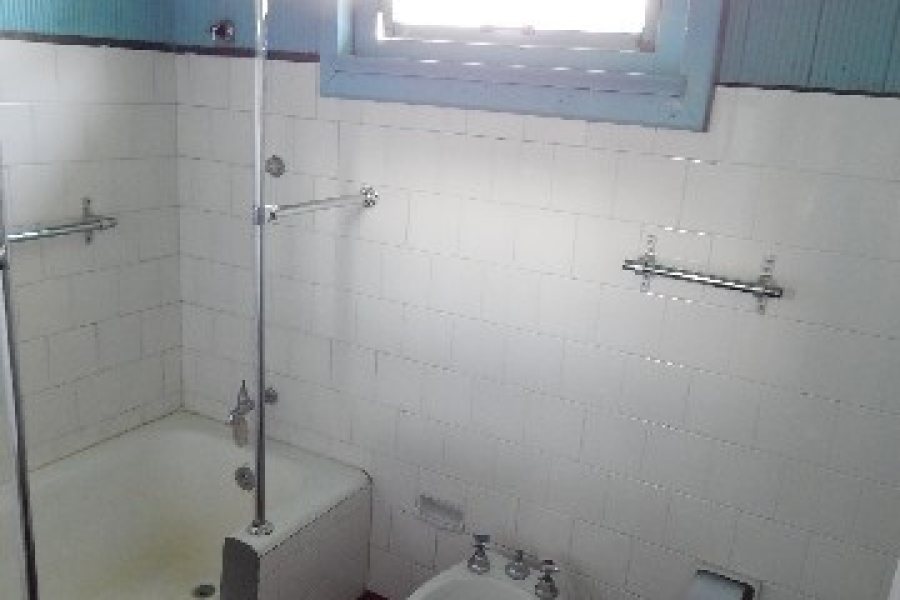 Casa com 200m², 3 dormitórios, 1 vaga, no bairro Rio Branco em Caxias do Sul para Comprar