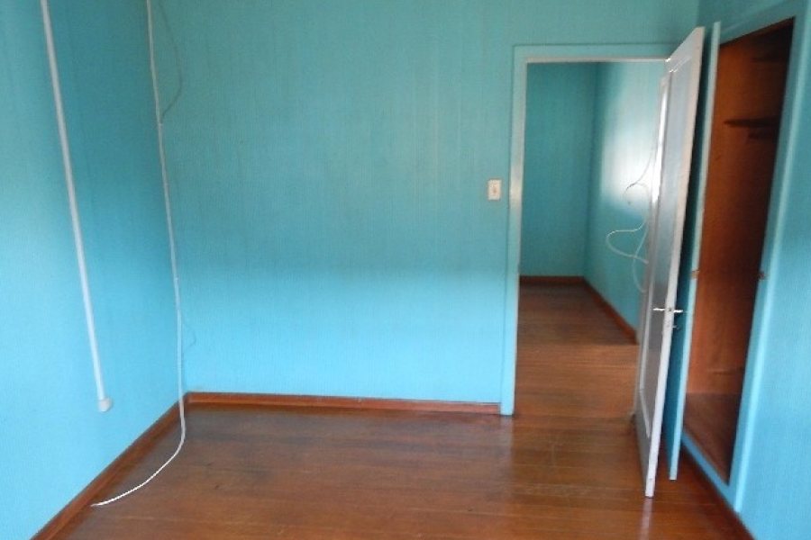 Casa com 200m², 3 dormitórios, 1 vaga, no bairro Rio Branco em Caxias do Sul para Comprar