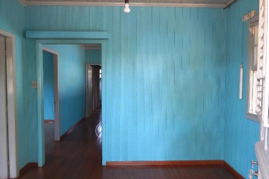 Casa com 200m², 3 dormitórios, 1 vaga, no bairro Rio Branco em Caxias do Sul para Comprar