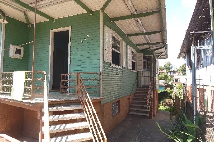 Casa com 200m², 3 dormitórios, 1 vaga, no bairro Rio Branco em Caxias do Sul para Comprar