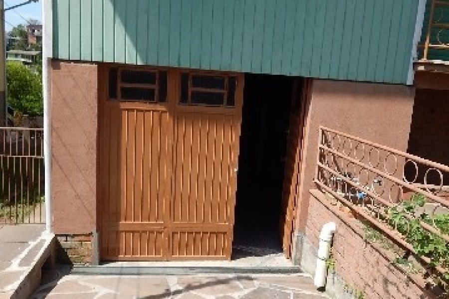 Casa com 200m², 3 dormitórios, 1 vaga, no bairro Rio Branco em Caxias do Sul para Comprar