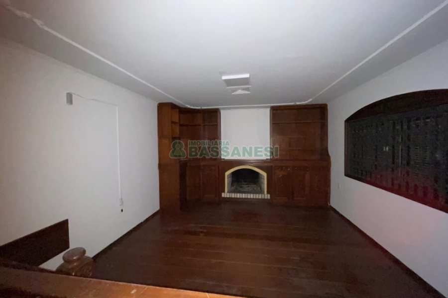 Casa com 386m², 3 dormitórios, 2 vagas, no bairro Cinqüentenário em Caxias do Sul para Comprar