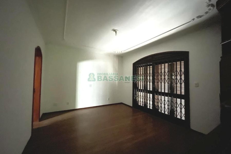 Casa com 386m², 3 dormitórios, 2 vagas, no bairro Cinqüentenário em Caxias do Sul para Comprar