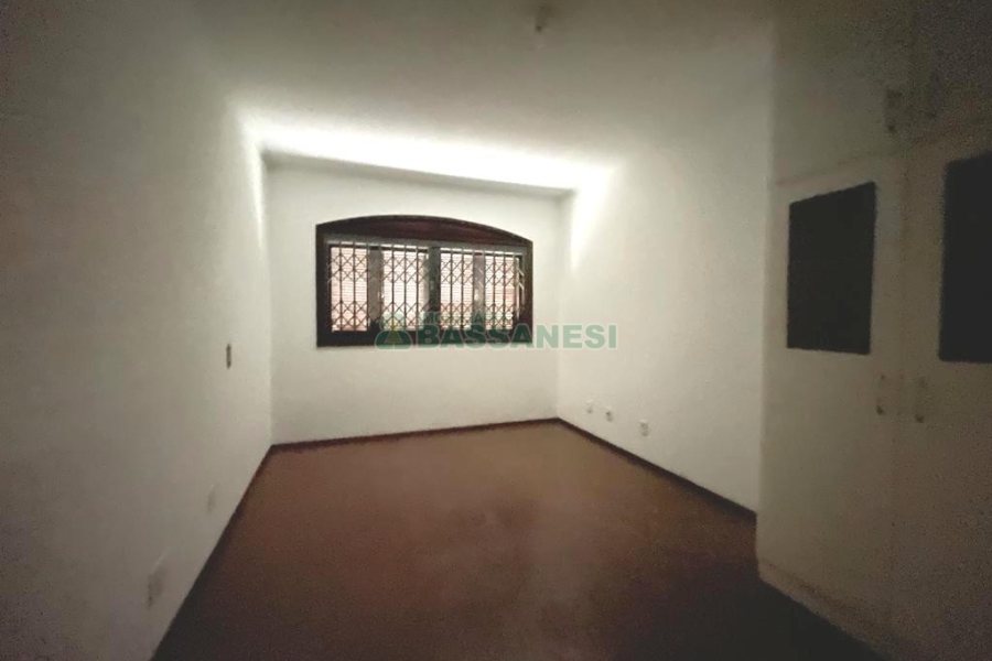 Casa com 386m², 3 dormitórios, 2 vagas, no bairro Cinqüentenário em Caxias do Sul para Comprar
