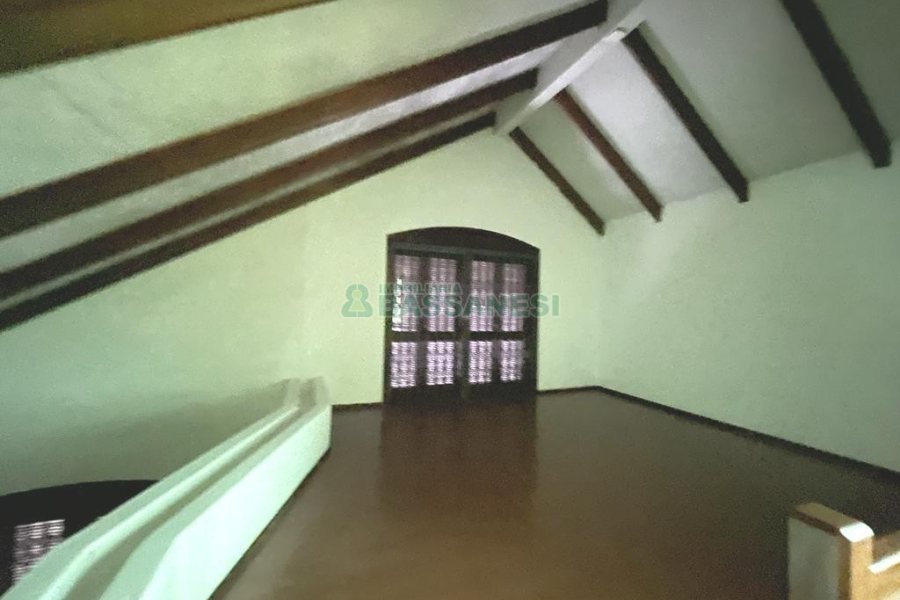 Casa com 386m², 3 dormitórios, 2 vagas, no bairro Cinqüentenário em Caxias do Sul para Comprar