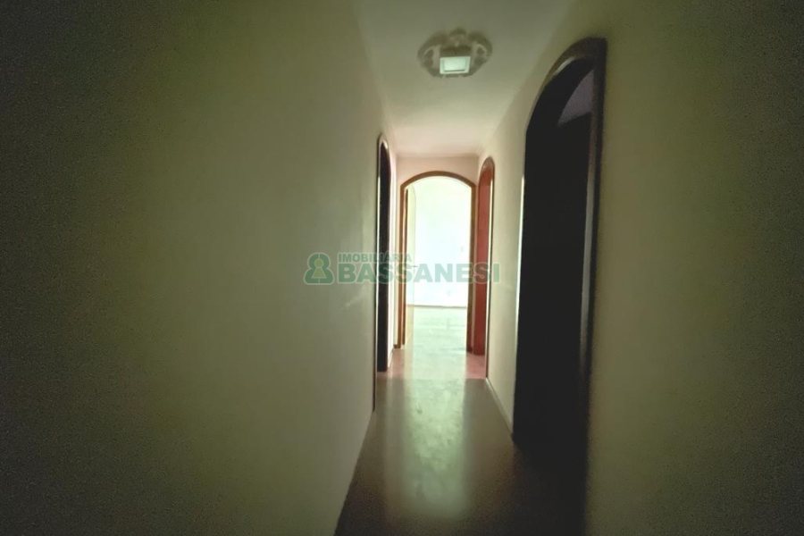 Casa com 386m², 3 dormitórios, 2 vagas, no bairro Cinqüentenário em Caxias do Sul para Comprar