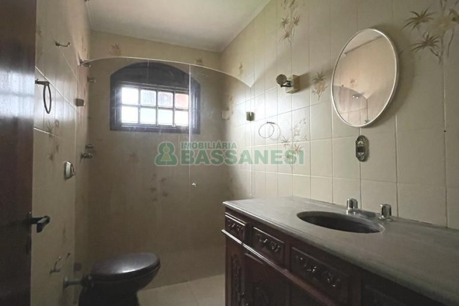 Casa com 386m², 3 dormitórios, 2 vagas, no bairro Cinqüentenário em Caxias do Sul para Comprar