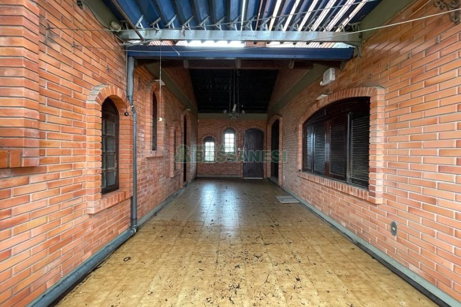 Casa com 386m², 3 dormitórios, 2 vagas, no bairro Cinqüentenário em Caxias do Sul para Comprar