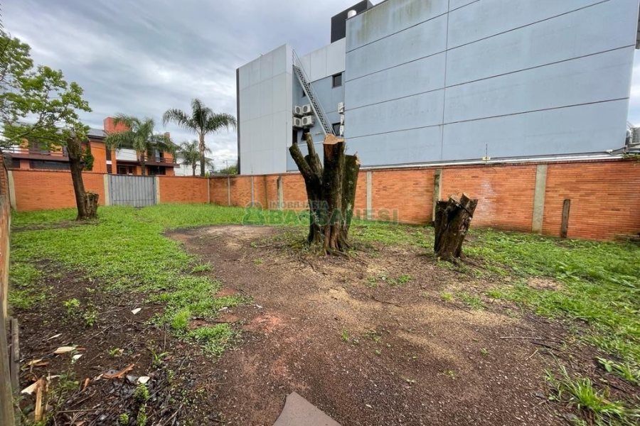 Casa com 386m², 3 dormitórios, 2 vagas, no bairro Cinqüentenário em Caxias do Sul para Comprar