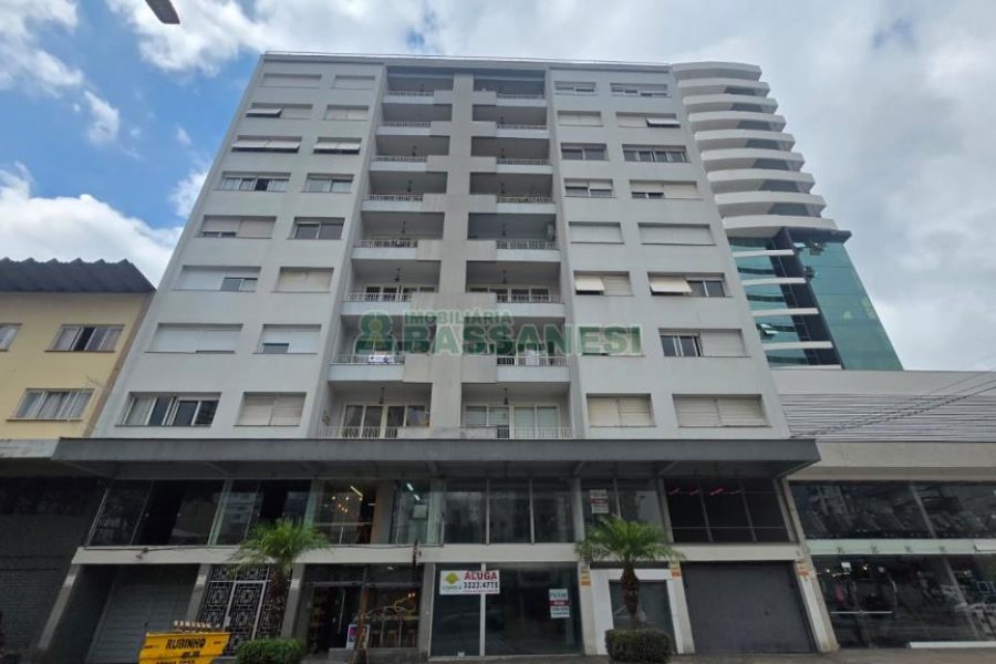 Apartamento com 177m², 4 dormitórios, 1 vaga, no bairro Lourdes em Caxias do Sul para Comprar