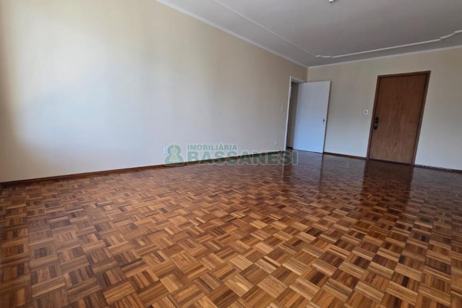 Apartamento com 177m², 4 dormitórios, 1 vaga, no bairro Lourdes em Caxias do Sul para Comprar
