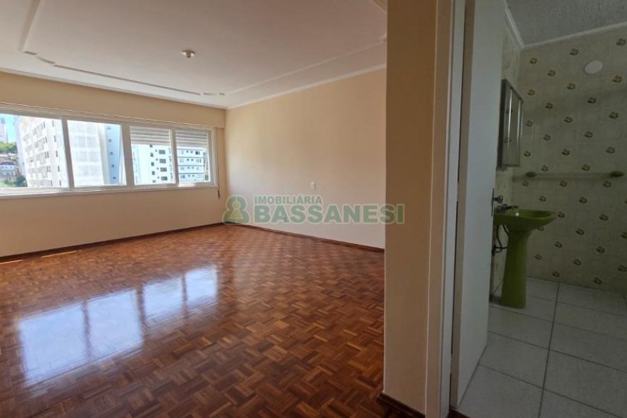 Apartamento com 177m², 4 dormitórios, 1 vaga, no bairro Lourdes em Caxias do Sul para Comprar