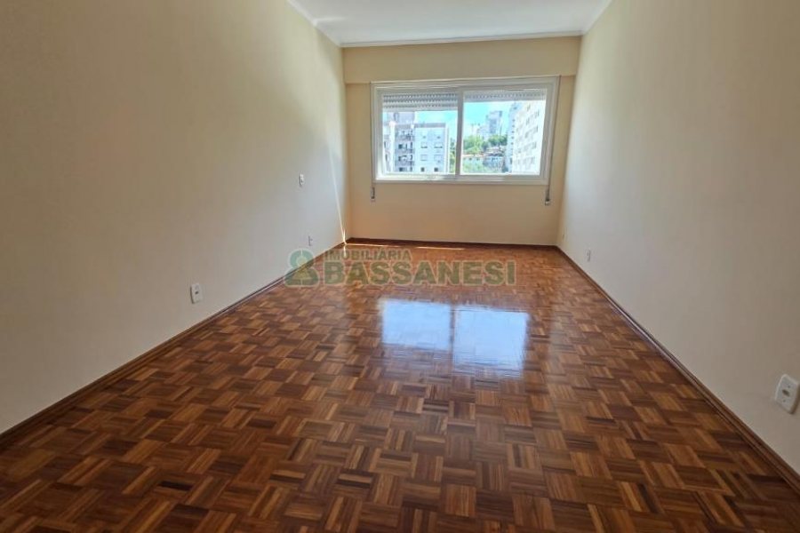Apartamento com 177m², 4 dormitórios, 1 vaga, no bairro Lourdes em Caxias do Sul para Comprar