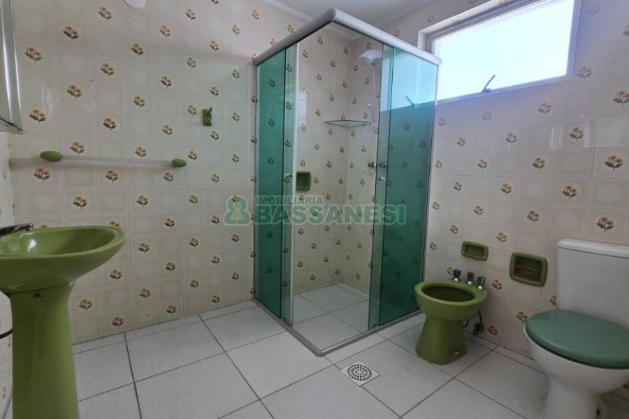 Apartamento com 177m², 4 dormitórios, 1 vaga, no bairro Lourdes em Caxias do Sul para Comprar