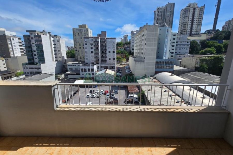 Apartamento com 177m², 4 dormitórios, 1 vaga, no bairro Lourdes em Caxias do Sul para Comprar